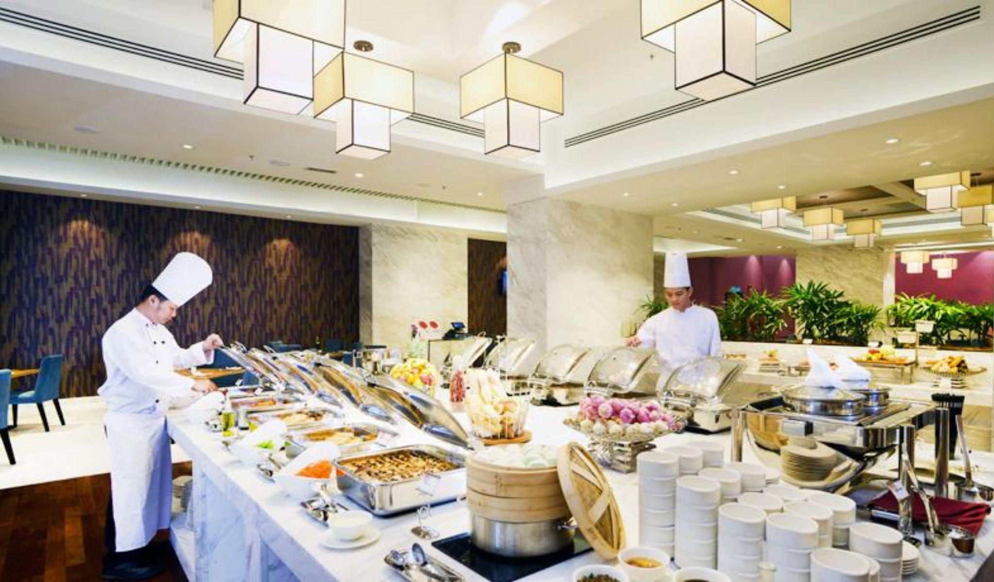 Lexis Suites Penang Байан-Лепас Екстер'єр фото A buffet at a hotel