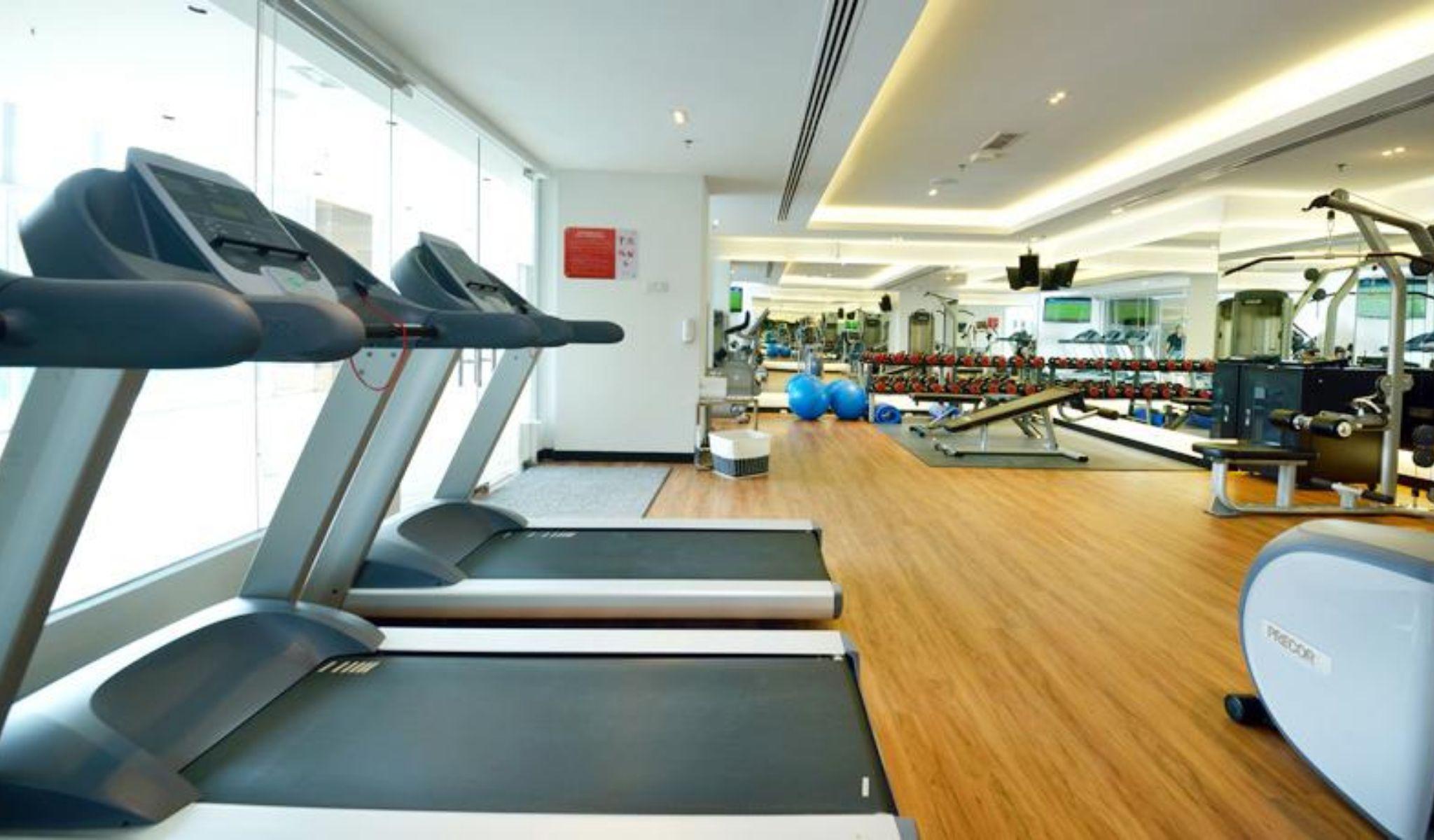 Lexis Suites Penang Байан-Лепас Екстер'єр фото A gym in a hotel