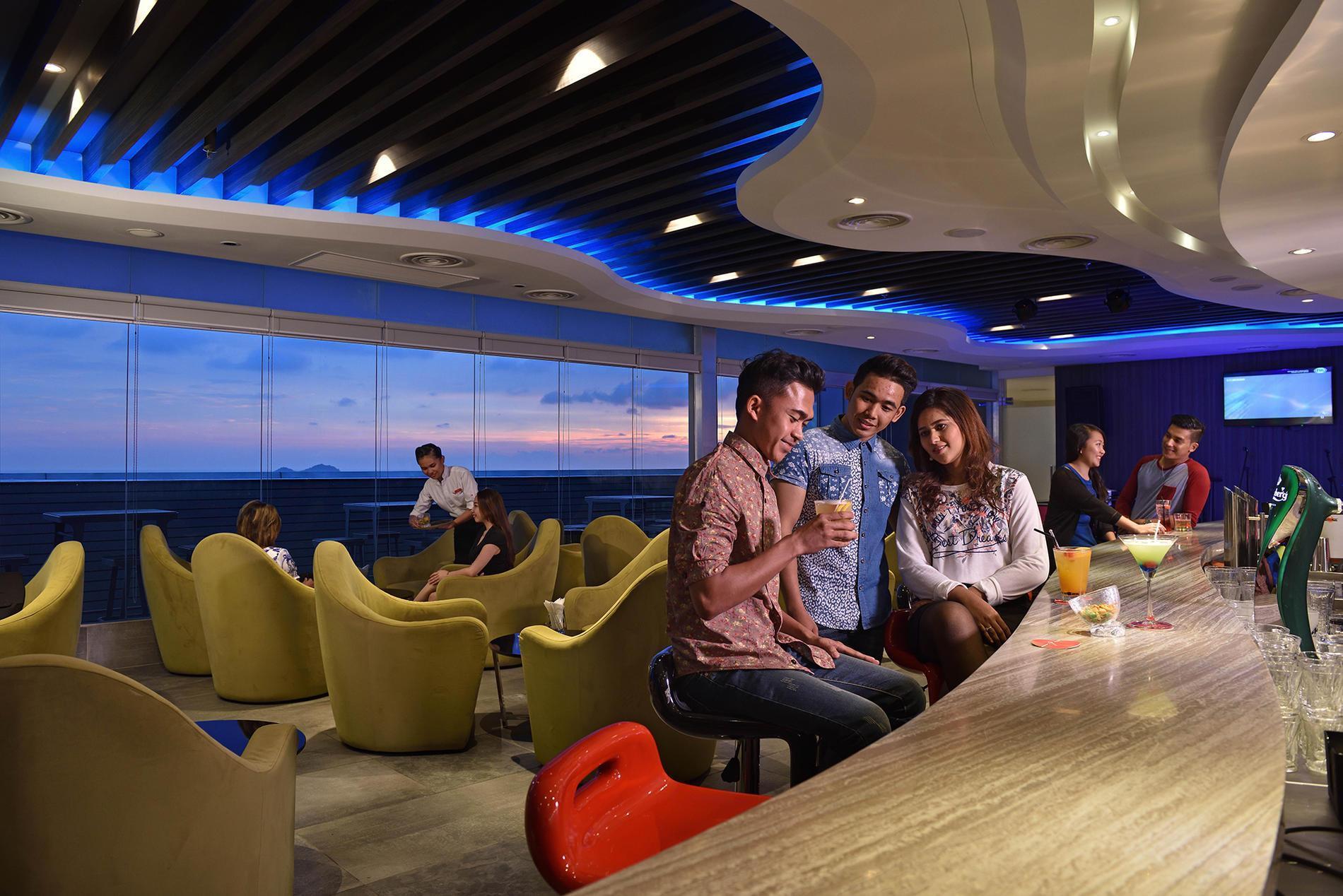 Lexis Suites Penang Байан-Лепас Екстер'єр фото The Sky Bar