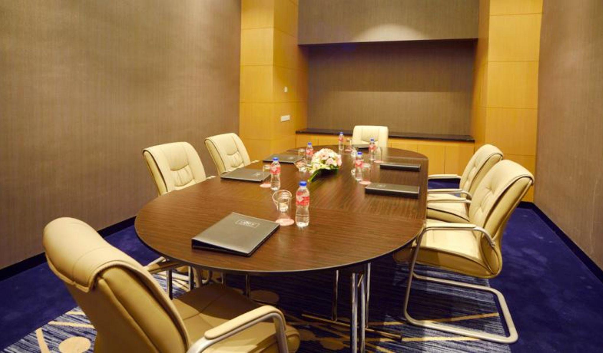 Lexis Suites Penang Байан-Лепас Екстер'єр фото A meeting room