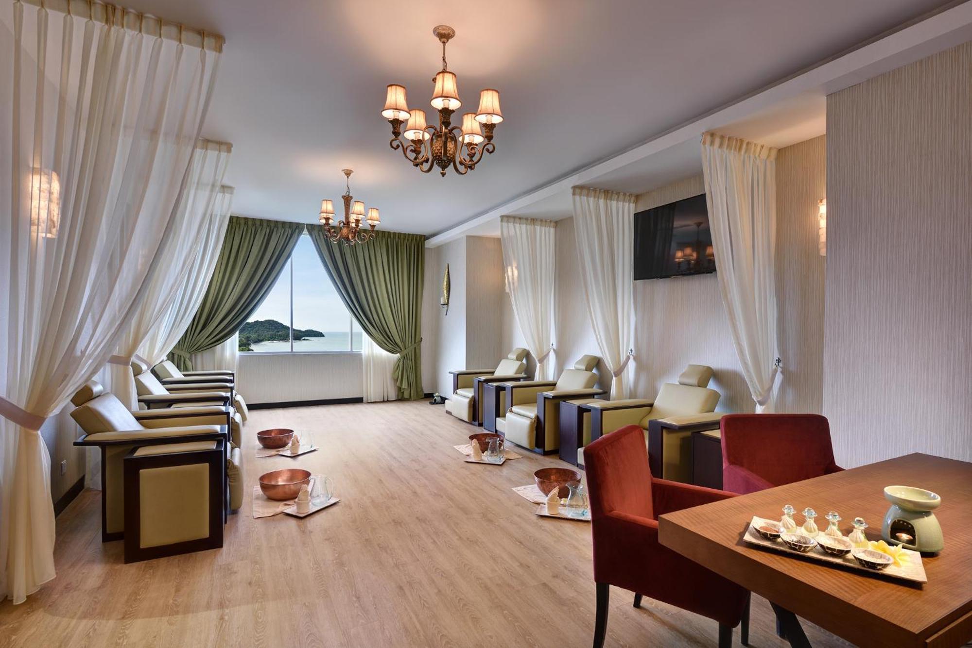 Lexis Suites Penang Байан-Лепас Екстер'єр фото The interior of the lounge